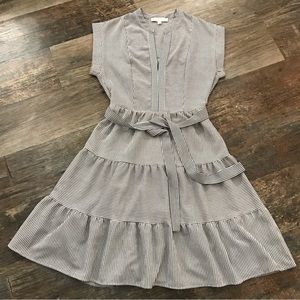 Monteau V-neck midi dress cap sleeve broomstick